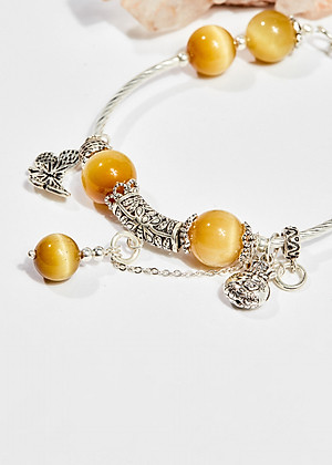 Vòng tay phong thủy nữ đá mắt hổ vàng tâm charm bướm 10mm mệnh thổ , kim - Ngọc Quý Gemstones