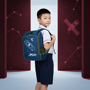 Balo học sinh chống gù cao cấp Xbags Universe xanh – Balo học sinh tiểu học siêu nhẹ nhiều ngăn đệm lưng êm ái họa tiết vũ trụ XB3104