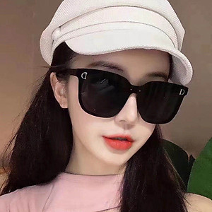 Kính râm đen gọng to , kính mát nam nữ , chống tia UV , chống bụi ,thiết kế tinh xảo , phong cách thời trang Hàn Quốc bảo vệ đôi mắt thân yêu của bạn , kèm hộp đựng sang trọng