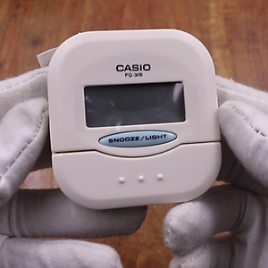 Đồng Hồ Báo Thức Du Lịch - Để Bàn Điện Tử Casio PQ-30B-7DF Màu Trắng 6X6 cm