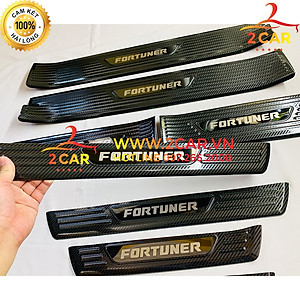 Ốp bậc cửa, nẹp bước chân trong , ngoài xe Fortuner 2017 - 2022 vân carbon cao cấp