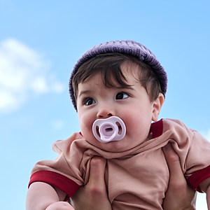 Ty ngậm silicon siêu nhẹ cho bé Tommee Tippee Ultra Light 0-6, 6-18 tháng (vỉ đôi, tách lẻ)