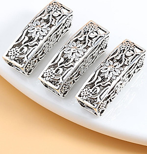 Charm bạc ống hình chữ nhật xỏ ngang họa tiết hoa lá - Ngọc Quý Gemstones