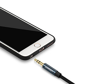 Cáp aux 3,5mm trên ô tô dài 1,5m Ugreen 10686 - Hàng Chính Hãng