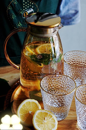 COMBO BÌNH THỦY TINH ĐỰNG NƯỚC CHỊU NHIỆT KÈM 6 CỐC VÀ KHAY GỖ ĐỰNG ( GIAO NGẪU NHIÊN ) - VD64