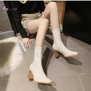 Giày Bốt Nữ Da Bóng Trắng Đen Ôm Chân Đẹp Gót 7 Phân Cổ cao Mũi Nhọn Không Có Khóa