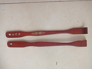 Hai Cây gãi lưng gỗ Dài 48,5 cm- Khảm trai đẹp