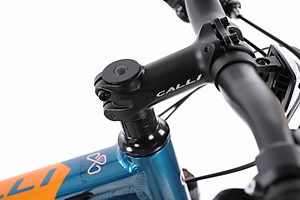 Xe đạp thể thao CALLI 1600 Khung hợp kim nhôm cao cấp, có 2 kích cỡ lựa chọn phù hợp với người cao 1m40 trở lên