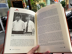 (Bìa cứng, in màu) TRUYỆN VỀ TỔNG BÍ THƯ NGUYỄN PHÚ TRỌNG - Cho Cheol Hyeon - NXB Thông Tấn