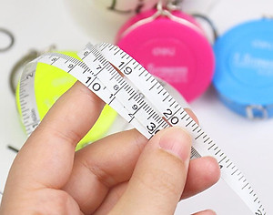Thước dây cuộn tròn có thể móc vào chìa khóa ( màu ngẫu nhiên )