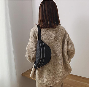 Túi Đeo Chéo Bao Tử Da Hàn Quốc Nữ Thêu Chỉ Nổi Hình Quả Trám Đen