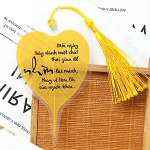 Sách - Lá Hoa Trên Đường Về - Tặng Kèm Bookmark Lá Bồ Đề Random 1 Trong 3 Mẫu + Bookmark + Postcard