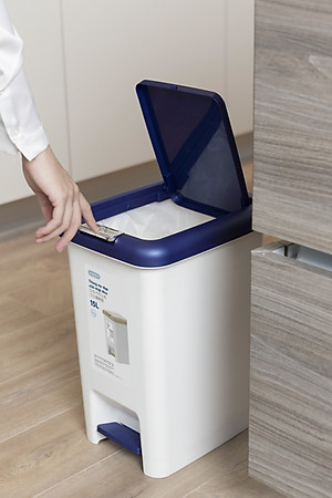 Thùng rác đạp chữ nhật Hiro 20L - trắng xanh đậm