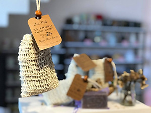 Xà phòng/xà bông ngừa mụn lưng Adeva Noni - Tinh dầu quế thơm nồng ấm, Glycerin thảo dược làm mềm da, ít bọt, nhanh sạch, không cần xả nhiều nước