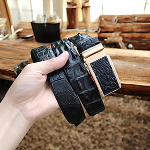 Thắt lưng da cá sấu có gù rất đẹp. DA CÁ SẤU THẬT 100%. Kích thước chuẩn 3.5x120cm phù hợp với cả quần tây và quần jean