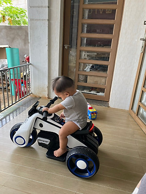 Xe máy điện trẻ em, xe moto điện cho bé có kết nối Bluetooth TILO KIDS TLK-9999