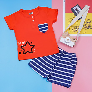 Bộ quần áo cổ trụ in sọc tay ngắn chất cotton mềm thoáng mát cho bé trai từ 3-12kg Kioo BT090