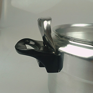 Nồi áp suất đun ga đáy từ Fujika dung tích từ 3Lit đến 11 lít sử dụng được trên bếp từ, Màu giao ngẫu nhiên-Hàng chính hãng