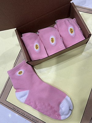 Combo/set 3 đôi tất bé gái dễ thương màu hồng, vớ trẻ em cotton mềm mịn, hình hoa, có đệm cao su chống trượt – E2CP102