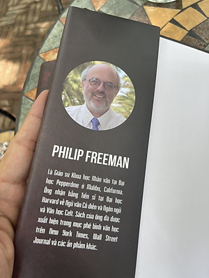 (Bìa cứng áo ôm) JULIUS CAESAR - Nhà độc tài huyền thoại của La Mã - Nguyễn Quang Huy dịch - Philip Freeman - Bách Việt Book - NXB Dân trí