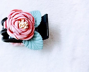 Kẹp tóc hoa hồng phấn có lá