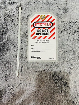 Thẻ cấm vận hành Master Lock 497A