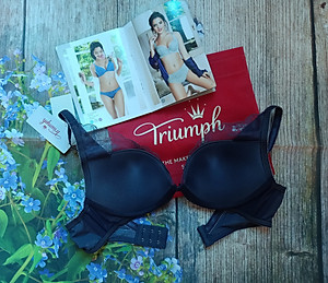Áo lót nữ nâng ngực cúp V Triumph Style Festive WHU DV 7728 có gọng, đệm mút vừa phối viền ren