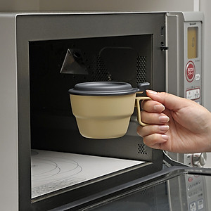 Cốc uống nước kèm nắp liền màu xanh nội địa Nhật Bản