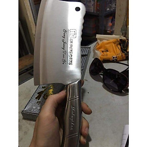 Dao chặt xương Nhật  lưỡi dao bén , chống trơn trượt ,  không rỉ , cán inox  dễ cầm ,  thiết kế lượn sóng giúp giảm tiếng ồn  , đầu dao có lỗ treo gọn gàng  , sạch sẽ 