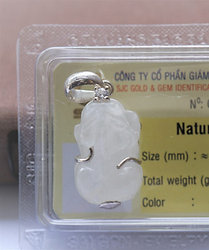 Mặt dây chuyền tỳ hưu thạch anh trắng tự nhiên kiểm định
