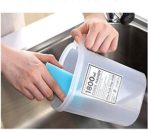 Bình nước có nắp bật Yamada 1,8 lít - Made in Japan