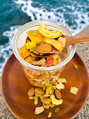 Granola Siêu Hạt Mộc Lan Healthy Foods - 5 loại hạt ngũ cốc và trái cây sấy Giảm Cân Nướng Mật Ong, Không Đường - 250g, 500g