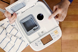 Máy làm bánh mì Panasonic SD - P104. Hàng chính hãng