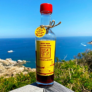 (Combo 02 chai) Nước Mắm Tĩn Cá Cơm Ruột Đỏ Độ Đạm 60N Tự Nhiên Chai Thuỷ Tinh 250ml Nước Mắm Rin Nguyên Chất Truyền Thống Sạch Nước Mắm Nhỉ Từ Thùng Lều Gỗ Cốt Nhĩ Đặc Biệt Cá Cơm Vàng Ruột Đỏ Muối Tinh Khiết, Sánh Đặc Thịt Cá, Không Chất Bảo Quản