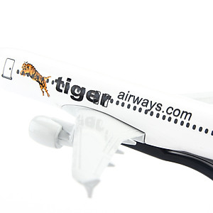 Mô Hình Máy Bay Trưng Bày Airbus A320 Tiger Airlines Everfly (Trắng Cam)