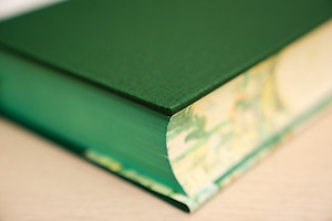 Trái Đất Chuyển Mình ( Bản Đặc Biệt - Bìa vải ) - Trạm Đọc phân phối