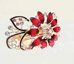 Kẹp Tóc Sườn, Kẹp Tóc Sau Đính Đá Bông Hoa – Món Quà Từ Tình Yêu Dành Cho Mẹ và Bà