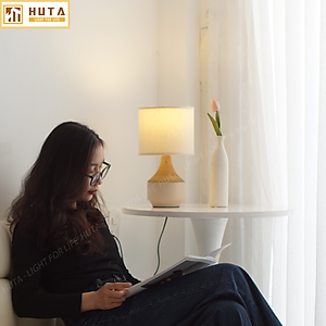 Đèn Ngủ Để Bàn Gốm Sứ Cao Cấp HUTA S14 Vân Màu Gỗ Độc Đáo Sang Trọng, Decor Trang Trí Phòng Ngủ, Khách Sạn, Đọc Sách Đầu Giường, Điều Chỉnh Độ Sáng, Ánh Sáng Vàng