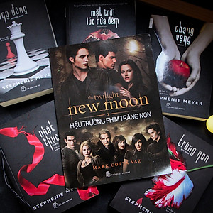 Sách Hộp Trọn Bộ Chạng Vạng (5 Cuốn): Chạng Vạng + Trăng Non + Nhật Thực + Hừng Đông Và Mặt Trời Lúc Nửa Đêm