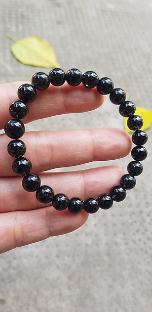 Vòng tay nữ thạch anh tóc đen dầy kín tự nhiên size hạt 8mm màu đen đậm bóng đẹp hợp mệnh thủy mệnh Mộc đeo đẹp may mắn hợp mệnh tuổi tốt sức khỏe công việc ạ