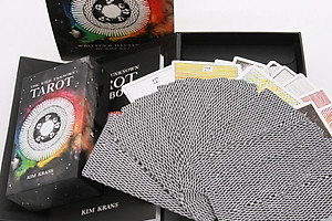 The Wild Unknown Tarot Deck and Guidebook (Official Keepsake Box Set)