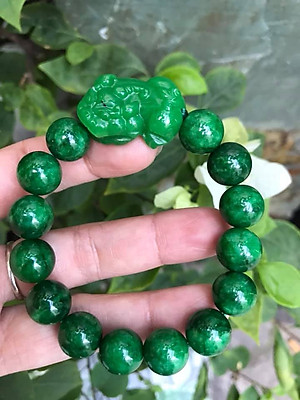 VÒNG TAY ĐÁ CẨM THẠCH TỲ HƯU  SIZE 12MM AC MỆNH MỘC HOẢ ĐEO  MÀU XANH CẨM THẠCH ĐẬM ĐẸP Ạ