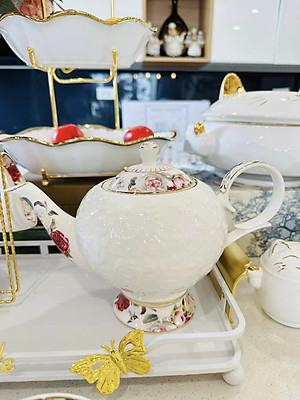 BỘ ẤM CHÉN PHA TRÀ  KÈM ĐẾ CHÂM NẾN  SỨ HÂM NÓNG MÀU TRẮNG VIỀN VÀNG CAO CẤP CAMELIA - ANTH451