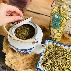 TRÀ KIM NGÂN HOA (100% NỤ HOA) CHAI 30G - THÁI MINH NGUYÊN