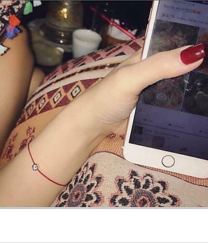 Vòng tay chỉ đỏ kim vàng - may mắn.