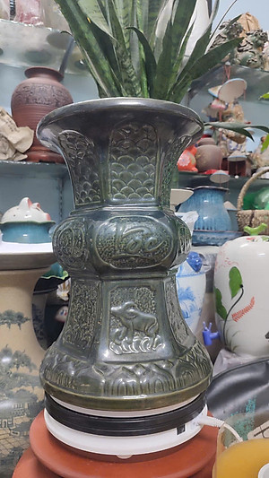 01 chiếc đôn gốm Bát Tràng