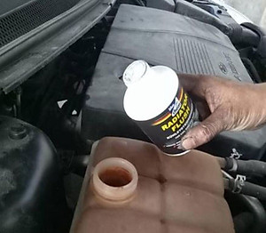 Dung dịch súc rửa két nước làm mát cho ô tô Bluechem 33326E