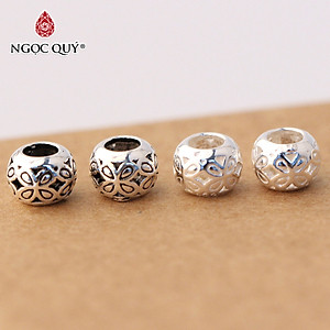 Combo 4 cái charm bạc hình tròn xỏ ngang họa tiết cỏ 4 lá - Ngọc Quý Gemstones