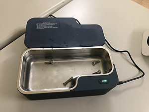 Máy rửa siêu âm GTsonic X1 – dung tích 450ml, thiết bị làm sạch kính mắt, trang sức, đồng hồ cho cửa hàng và tiệm vàng giúp loại bỏ bụi bẩn, dầu mỡ, cặn bám ở những vị trí nhỏ hẹp mà không gây trầy xước.