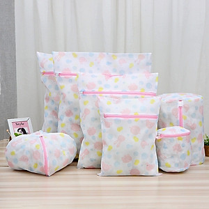 Combo 5 túi lưới đựng đồ giặt , với nhiều kích thước giúp bảo vệ quần áo không bị hỏng  khi giặt bằng máy giặt vô cùng tiện lợi